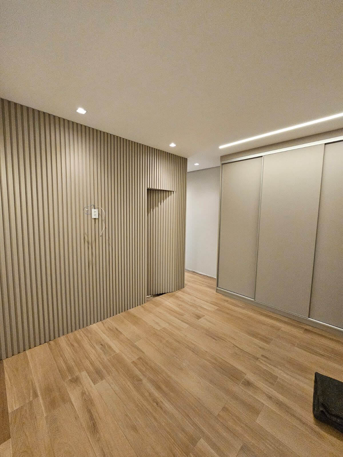 Porta Mimetizada ou porta oculta em Painel