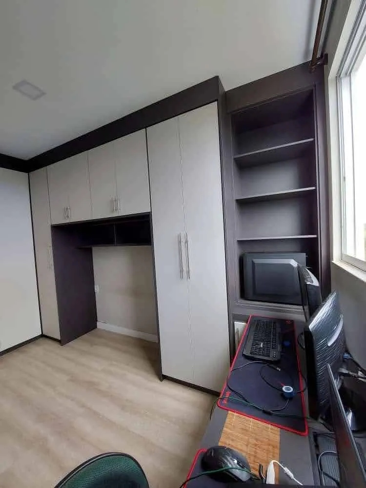 Quarto gamer planejado em MDF Cinza Grafite e Titânio Duratex, Bairro Bandeirantes, Conselheiro Lafaiete, executado pela Amazonas Planejados